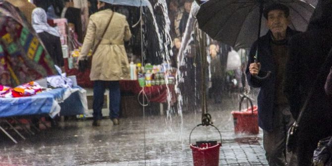 Sağanak Yağış Pazarı Vurdu