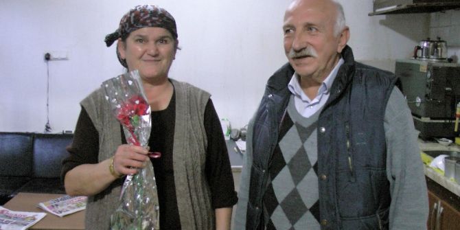 Anne Ve Kızı Ocakta, Kocası İle Oğlu Serviste