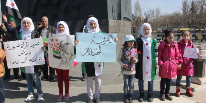 Suriyeli Kadınlar Esad Zulmüne Tepki Gösterdi