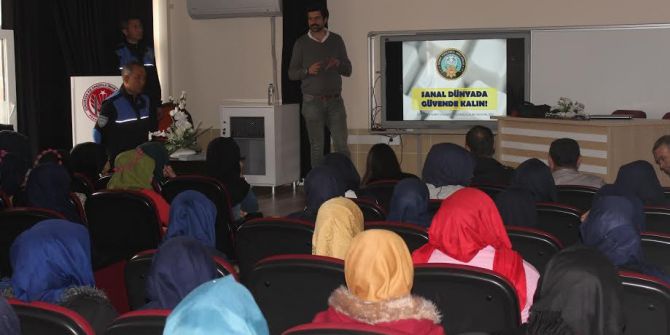 Öğrencilere Güvenli İnternet Ve Sosyal Medya Kullanımı Semineri Verildi