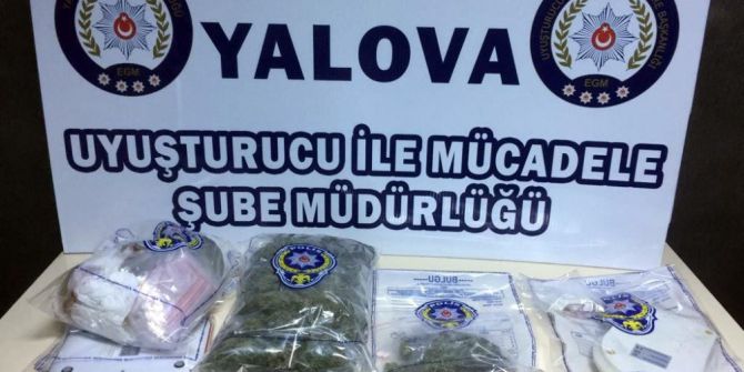Markette Uyuşturucu Satarken Yakalandı