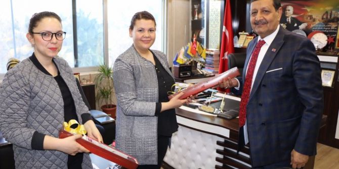 Özyavuz’dan Kadınlara Karanfilli Kutlama