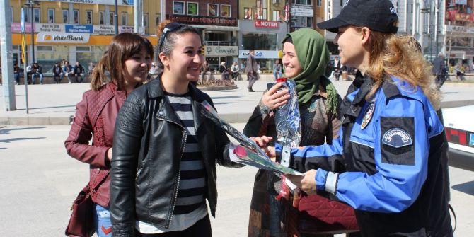 Polis, Kadınlar Gününü Kutladı