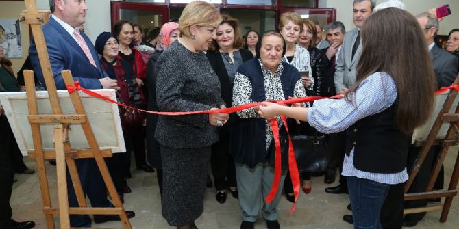 Vali Kamçı’nın Eşi Sergi Açılışına Katıldı