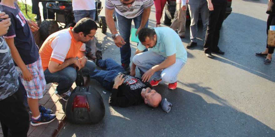 Kaza Yapan Yaralıyı Çarptığı Otomobilin Sürücüsü Teselli Etti