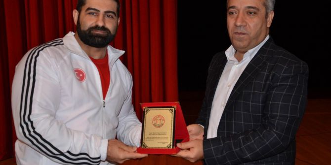 Protez Bacaklı Dünya Şampiyonu, Azmini Öğrencilere Anlattı