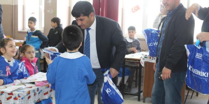 Hani’de 8 Bin 615 Öğrenciye Kıyafet Yardımı