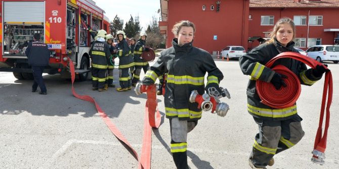 İtfaiyecilik Lisesi Kız Öğrencilerinin Kadınlar Günü Kutlaması