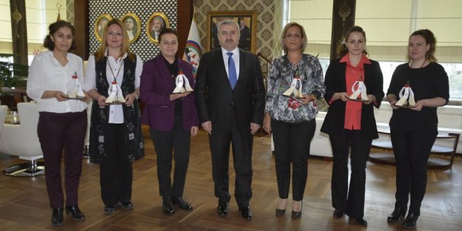 Başkan Baran’dan Kadın Personele Jest