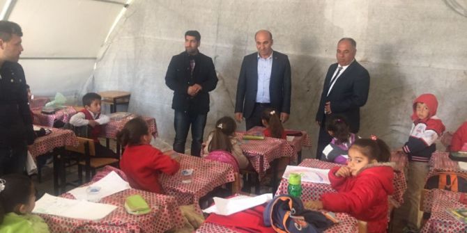 Eğitim Bir-sen İlk Ders Zilinde Depremzede Öğrencileri Yalnız Bırakmadı