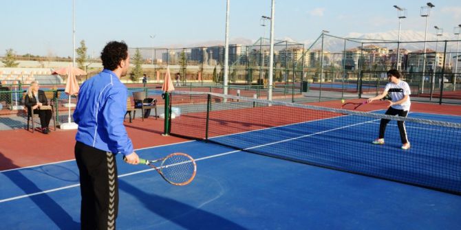 İşitme Engelli Tenisçi Serhat, Azmiyle Milli Takıma Yükseldi