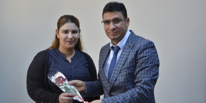 Kaymakam Çimşit’ten Kurumlarda Çalışan Bayan Personele Karanfil
