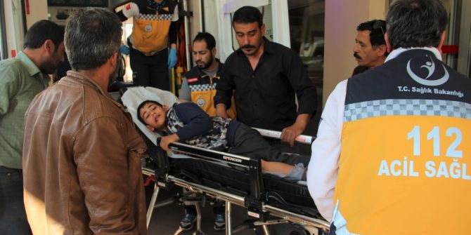 Yola Atılan Topu Almaya Çalışırken Minibüs Çarptı