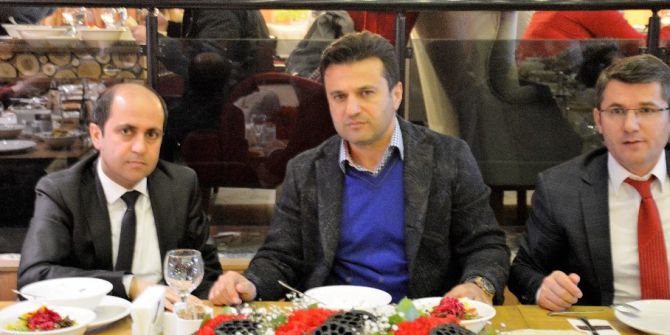 Gaziantepsporlu Yönetici Ve Futbolcular Moral Yemeğinde Buluştu.