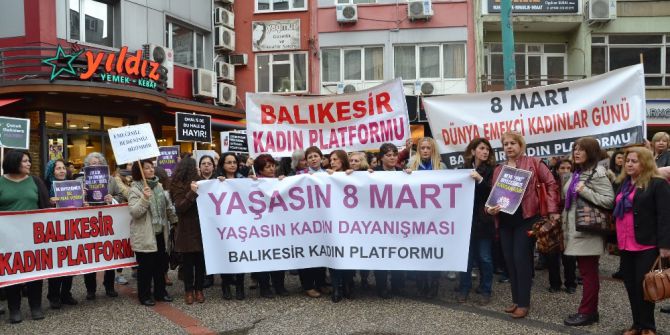 Balıkesirli Kadınlardan 8 Mart Yürüyüşü