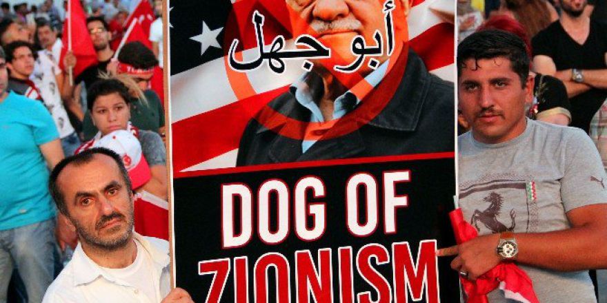 İstanbullular Demokrasi Nöbetine Devam Ediyor