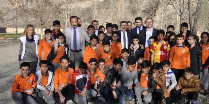 Ak Partili Özbek, Öğrencilere Verdiği Sözü Tuttu