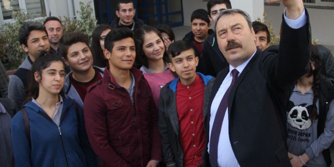 Emniyet Müdürü Ak, Çocuklarla Öz Çekim Yaptı