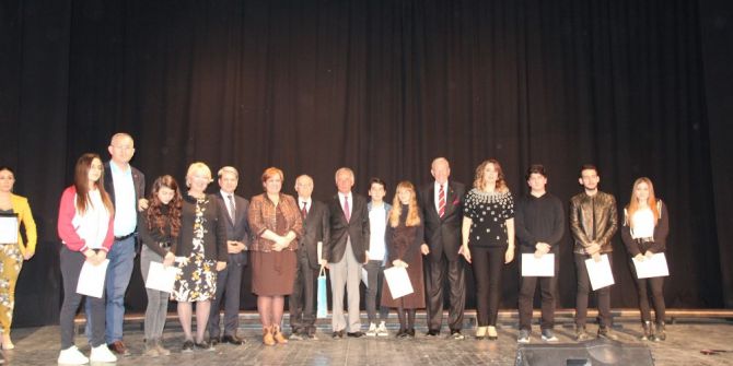 Genç Ressamlar Eserleriyle İzmir’i Anlattı