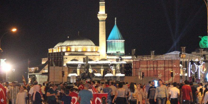 Konya’da Demokrasi Nöbeti Sürüyor