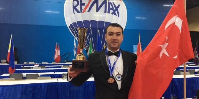 Dünya Üçüncüsü Uğur Tosun’a Davullu Zurnalı Karşılama