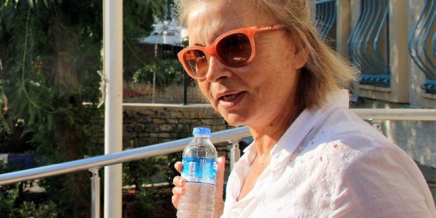 Nazlı Ilıcak Yanlış Bilgiyle Tuzağa Çekildi