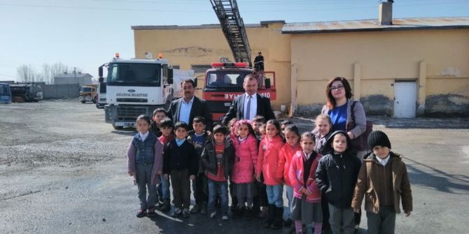 Minik Öğrencilerden İtfaiye Amirliğine Ziyaret