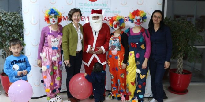 Kemer Devlet Hastanesi’nde Sinema Gösterimi Devam Ediyor