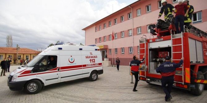 Lisedeki Yangın, Deprem Ve Personel Tahliye Tatbikatı Gerçeğini Aratmadı