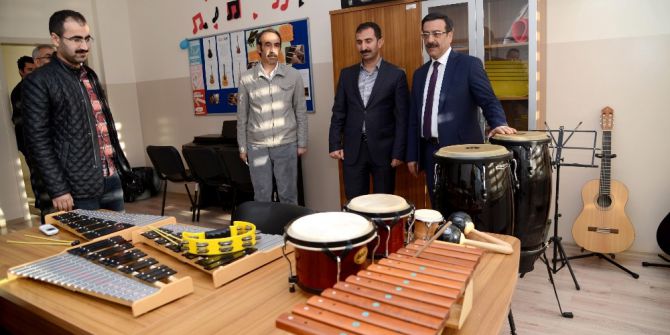 Başkan Atilla: Çocuklar Geleceğimizdir, Eğitimlerine Katkı Sunmalıyız