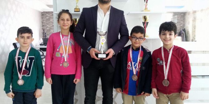 Çözüm Koleji, Futbol Ve Satranç Turnuvalarında Adından Söz Ettirdi