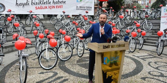 İzmit Belediyesi Gazetecilere Bisiklet Hediye Etti