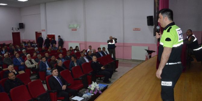 Niksar’da Servis Şoförlerine Seminer Verildi
