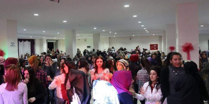 Pazaryerili Kadınlar Hilal Coşgun’la Unutulmaz Bir Akşam Yaşadı