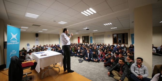 Mustafa Akış, Gençlere Yeni Cumhurbaşkanlığı Sistemini Anlattı