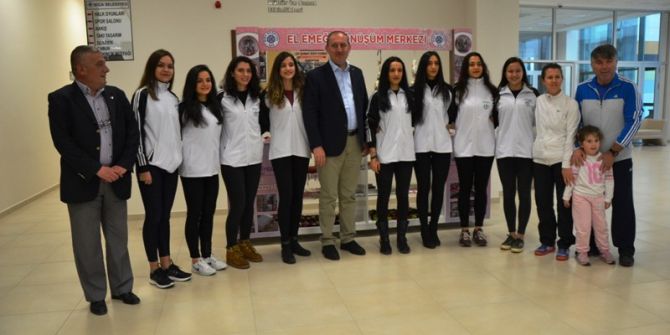 Çiçeklidedespor Bayan Voleybol Takımı Altınla Ödüllendirildi