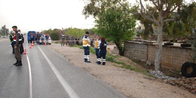 Yol Kenarında Kadın Cesedi Bulundu