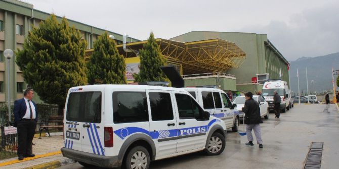 Hastanede Oksijen Tüpü Patladı: 1’i Doktor 3 Yaralı