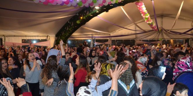 Kadınlar 8 Mart’ta Hem Eğlendi, Hem Kazandı