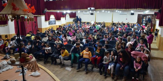 İspanyol Kukla Tiyatrosu Foça’da Hayranlıkla İzlendi