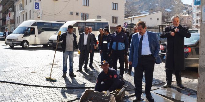 Adilcevaz’da Yol Yıkama Ve Temizlik Çalışması
