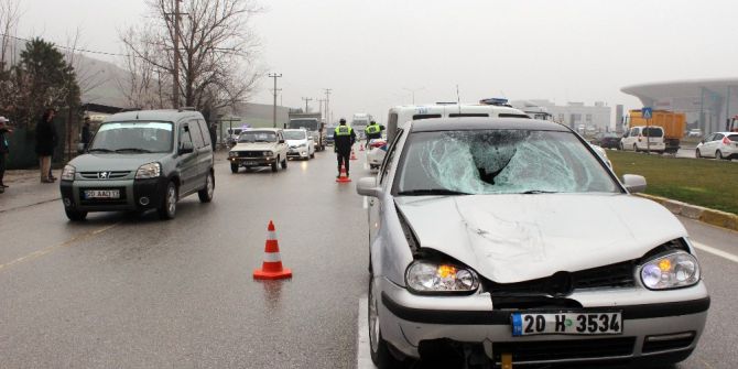 Tekstil İşçisi Kadın İşe Giderken Otomobilin Altında Kaldı