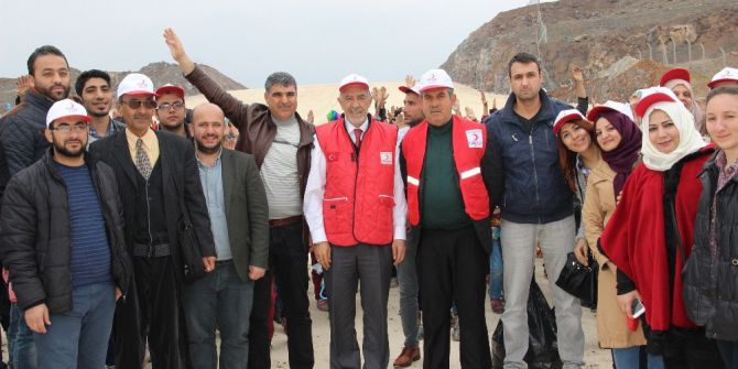 Suriyeli Çocuklar Sığındıkları Topraklarda Ağaç Dikti