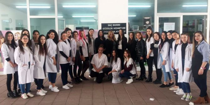 Ydü Saç Bakımı Ve Güzellik Hizmetleri Öğrencilerinden, 8 Mart Dünya Emekçi Kadınlar Gününe Özel Etkinlik