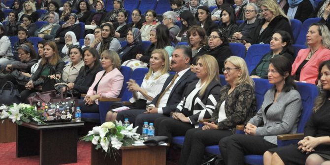 Toroslar’da ’Kadın Güçlüdür’ Paneli