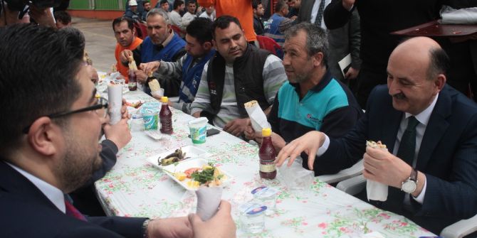 Bakan Müezzinoğlu, 300 İşçiyle Dürüm Yedi