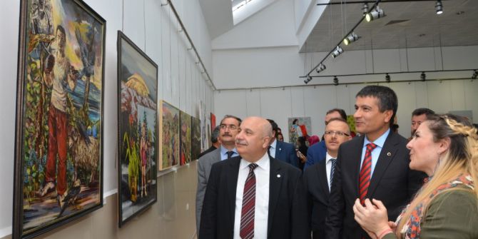 Kadınlar Resim Sergisi Açtı