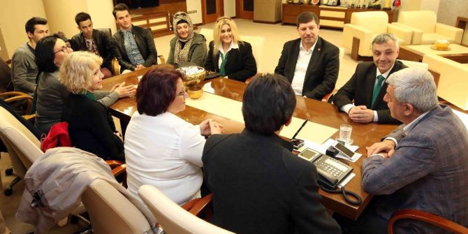 Başkan Karaosmanoğlu, Dernek Başkanları Ve Yönetimlerini Makamında Ağırladı