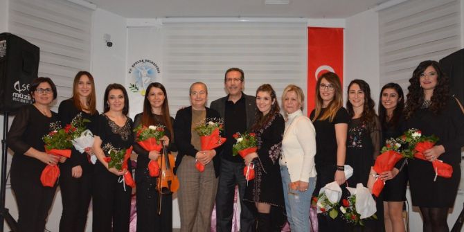 Grup Zen Efeler Halkını Mest Etti