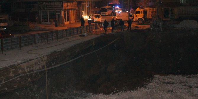 Toprak Kayması Sonucu, Doğalgaz Borusu Patladı